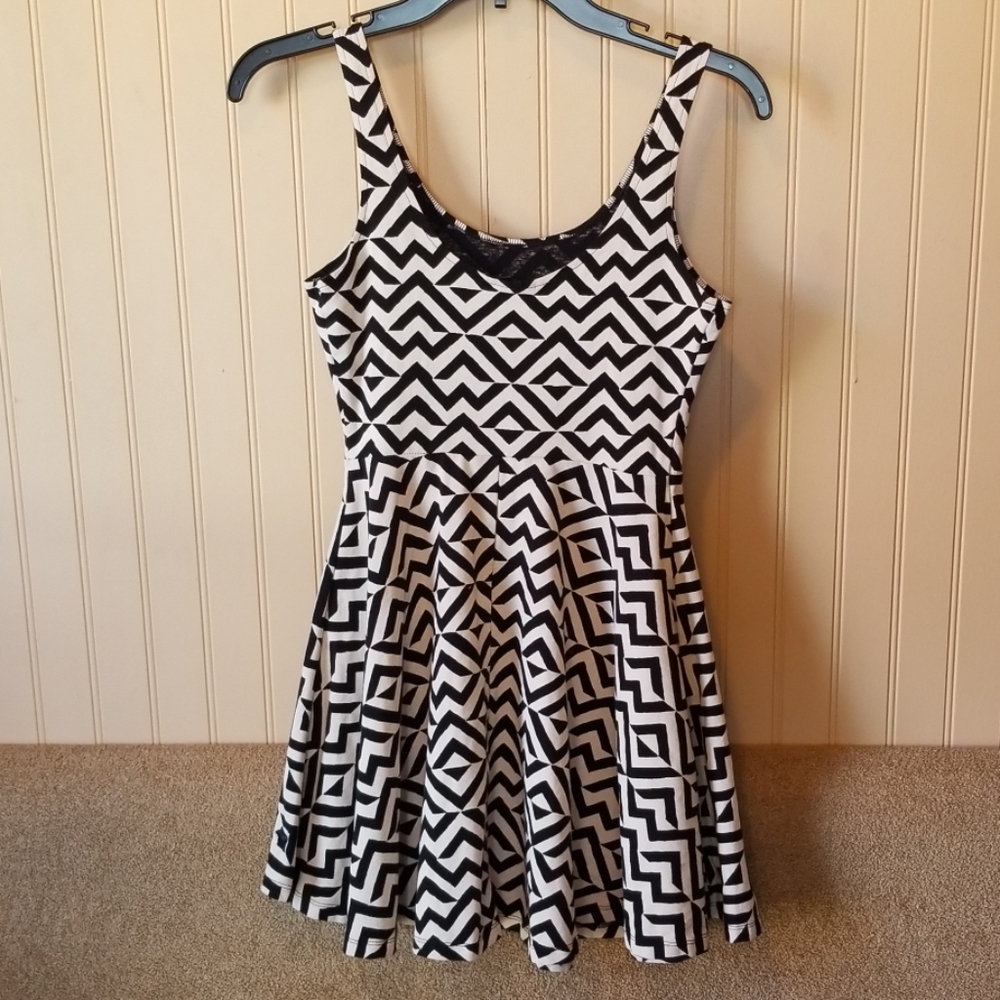 Victoria's Secret Pink dress size XS black white - Picture 3 of 4